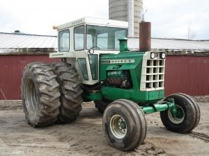 Oliver 2255 sold on Borculo Michigan farm auction.